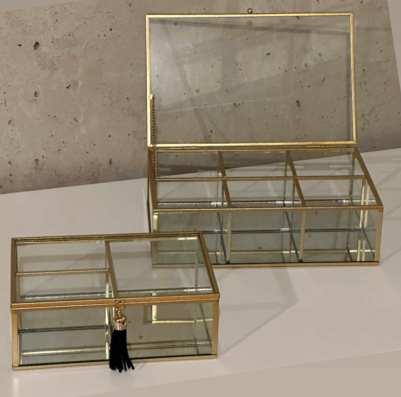 2er Glasbox mit Goldrahmen